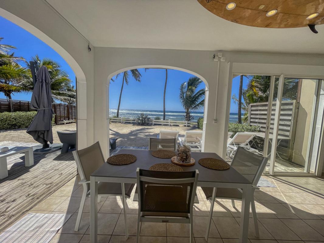 Villa pieds dans l'eau à louer à Saint François Guadeloupe-la terrasse-6